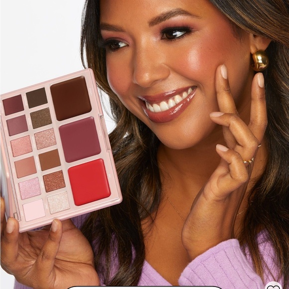 Brand new tarte marajuca juicy eye and cheek palette in berry - Picture 3 of 5